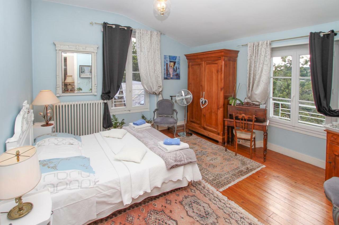 Bed and Breakfast Manoir Des Turets Yvre-l'Eveque Екстер'єр фото