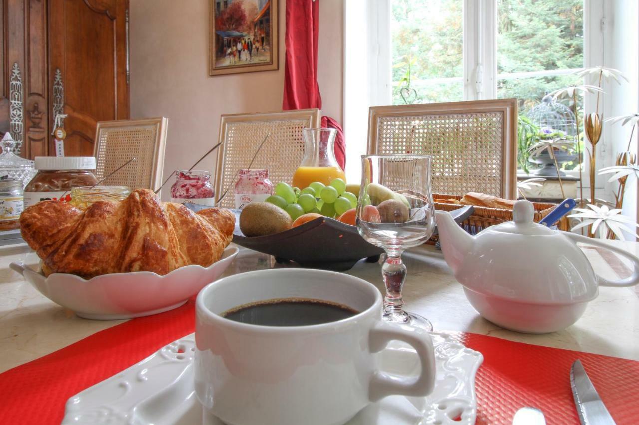 Bed and Breakfast Manoir Des Turets Yvre-l'Eveque Екстер'єр фото