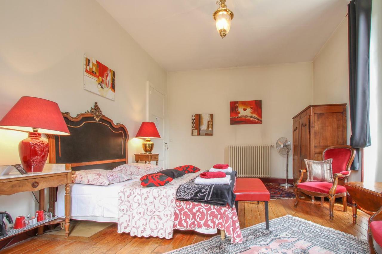 Bed and Breakfast Manoir Des Turets Yvre-l'Eveque Екстер'єр фото