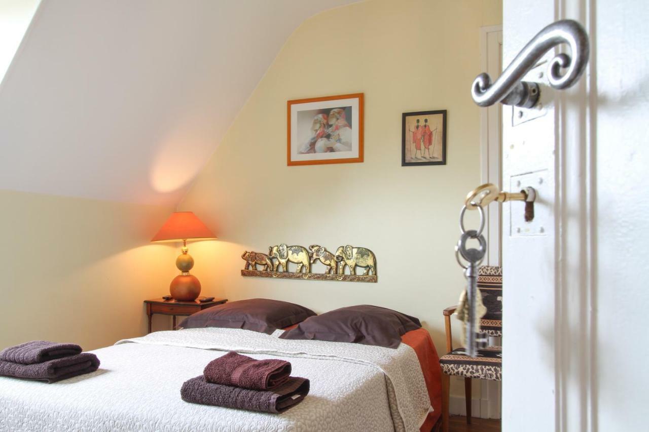 Bed and Breakfast Manoir Des Turets Yvre-l'Eveque Екстер'єр фото