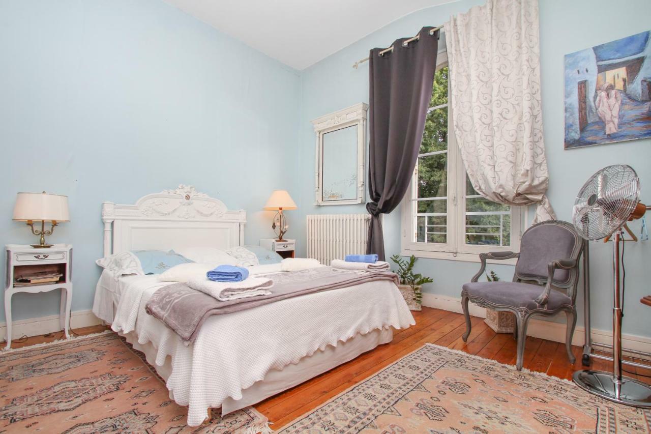 Bed and Breakfast Manoir Des Turets Yvre-l'Eveque Екстер'єр фото