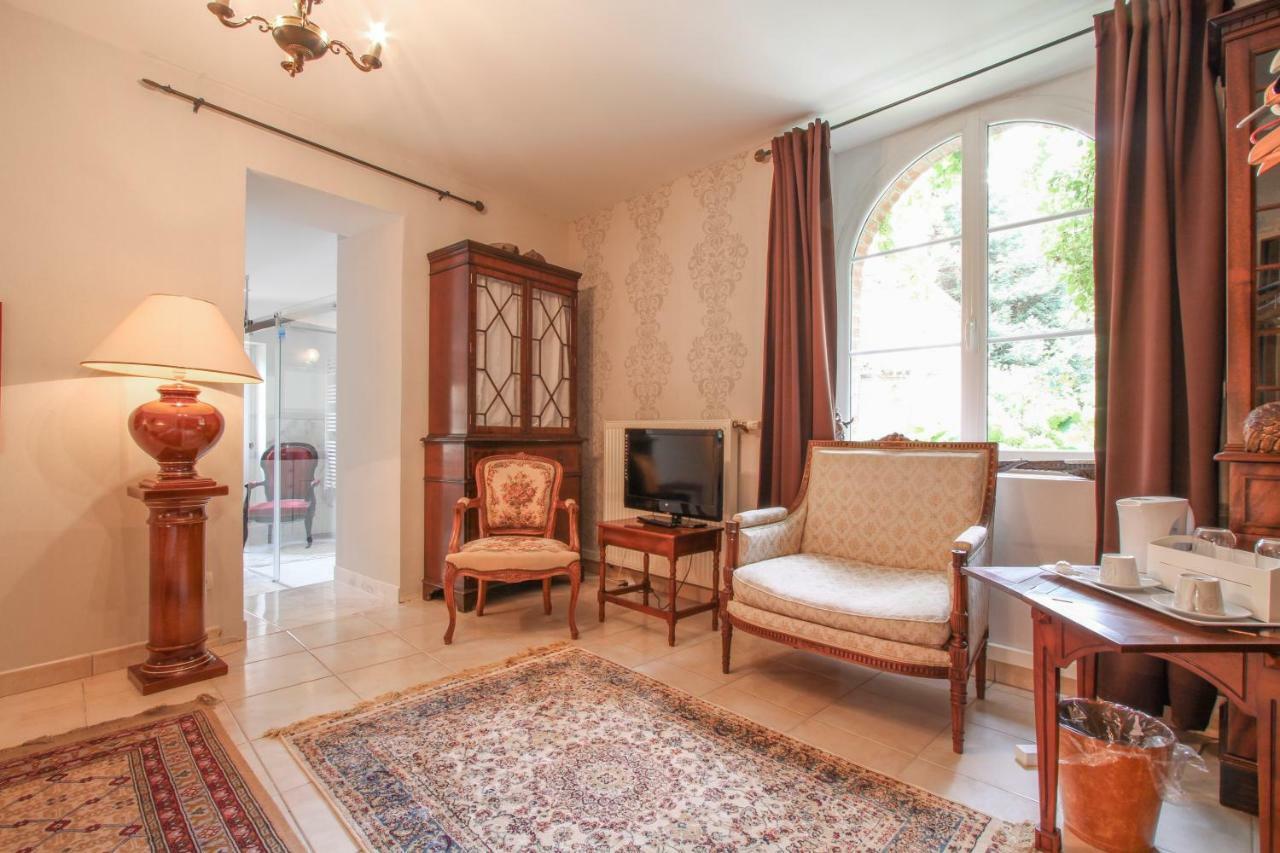Bed and Breakfast Manoir Des Turets Yvre-l'Eveque Екстер'єр фото