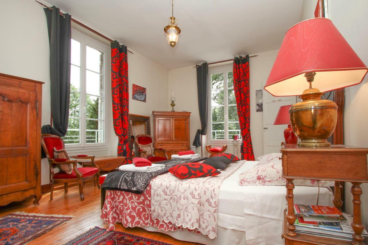 Bed and Breakfast Manoir Des Turets Yvre-l'Eveque Екстер'єр фото